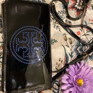 Tory Burch patent dark blue